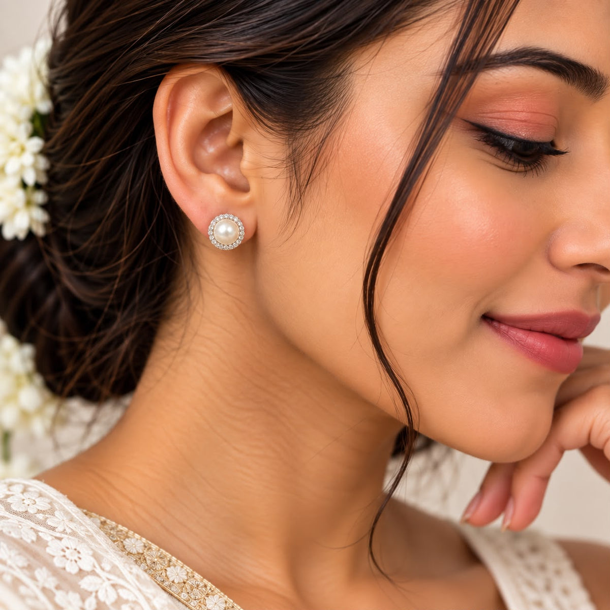 Pearl Halo Everyday Studs